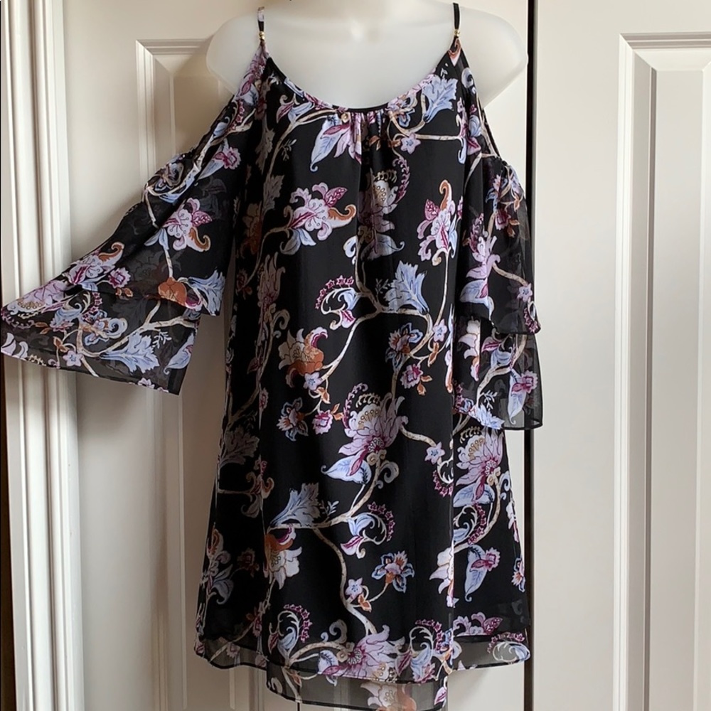 WHBM NWT cold shoulder shift dress